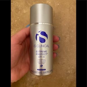 iS CLINICAL iS CLINICAL Extreme Protect SPF 40 PerfecTint Beige, 100 g.